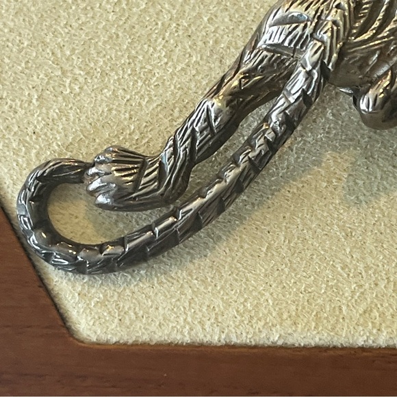 Pewter Climbing Tiger Brooch - Picture 3 of 10